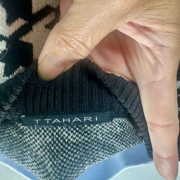 T Tahari  Black and White Houndstooth Sweater Size M - Picture 7 of 10
